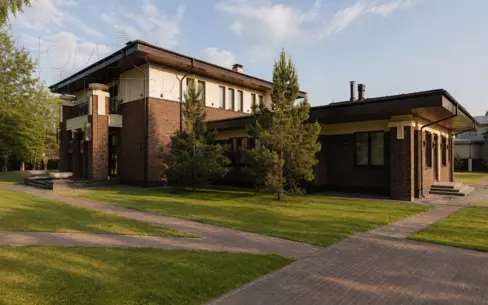 2-этажный коттедж 1 800 м² с отделкой
