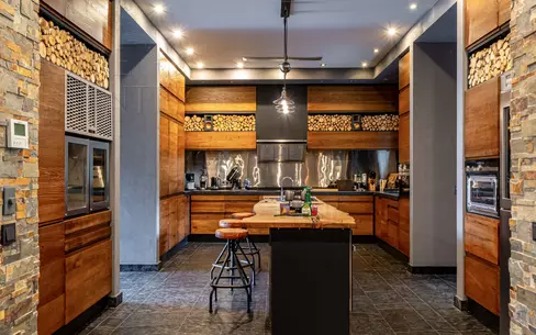 2-этажный коттедж 700 м² с отделкой