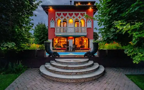 3-этажный коттедж 350 м² с отделкой