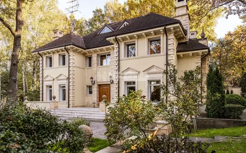 2-этажный коттедж 1 300 м² с отделкой