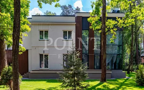 3-этажный коттедж 1 800 м² с отделкой