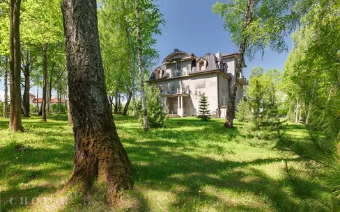 3-этажный коттедж 2 350 м² без отделки