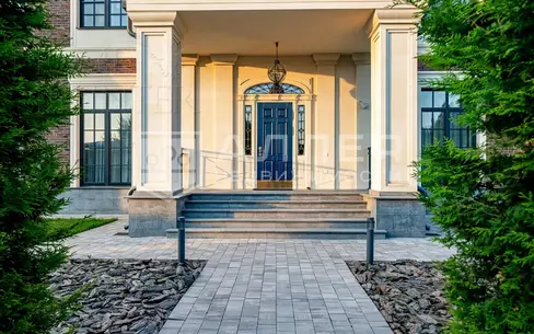 2-этажный коттедж 606.5 м² с отделкой