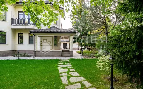 2-этажный коттедж 1 250 м² с отделкой