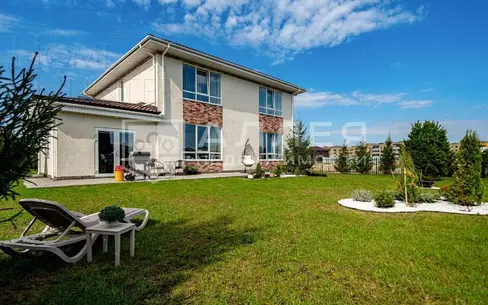 2-этажный коттедж 250 м² с отделкой