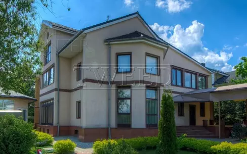 3-этажный коттедж 620 м² с отделкой