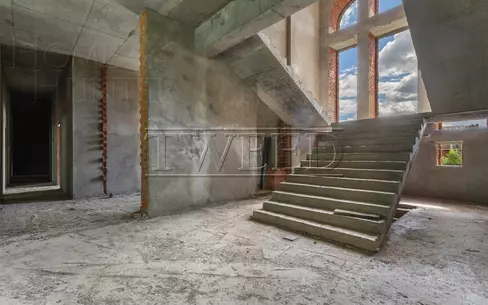 3-этажный коттедж 1 400 м² без отделки