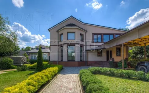 3-этажный коттедж 620 м² с отделкой