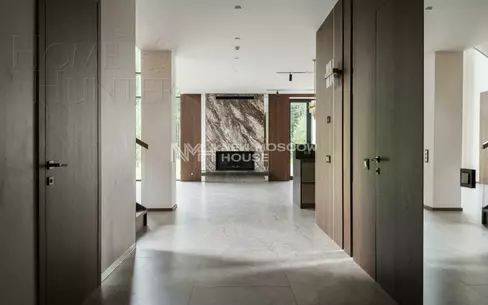 3-этажный коттедж 640 м² с отделкой
