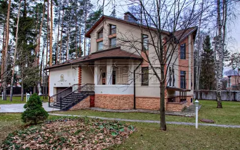 2-этажный коттедж 400 м² с отделкой