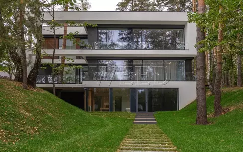 2-этажный коттедж 650 м² с отделкой