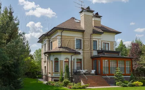 3-этажный коттедж 661 м² с отделкой