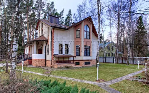 2-этажный коттедж 400 м² с отделкой
