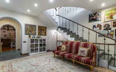 3-этажный коттедж 500 м² с отделкой