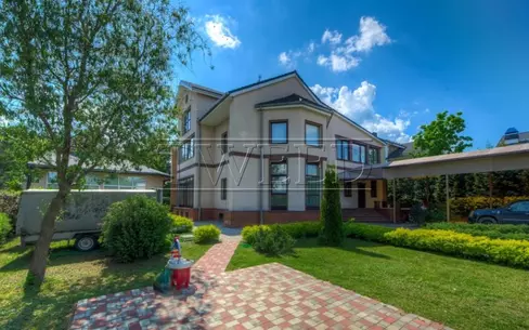 3-этажный коттедж 620 м² с отделкой
