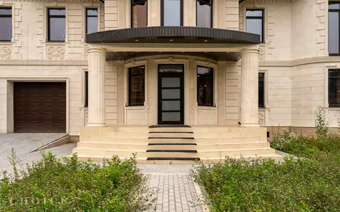 2-этажный коттедж 860 м² без отделки