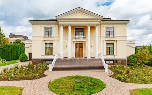 2-этажный коттедж 3 000 м² с отделкой