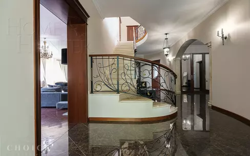 3-этажный коттедж 1 200 м² с отделкой