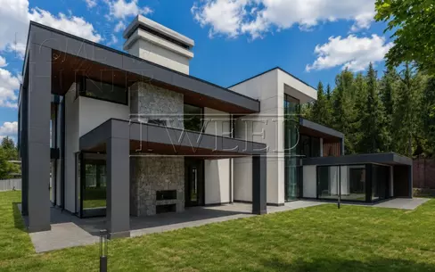 3-этажный коттедж 1 400 м² без отделки