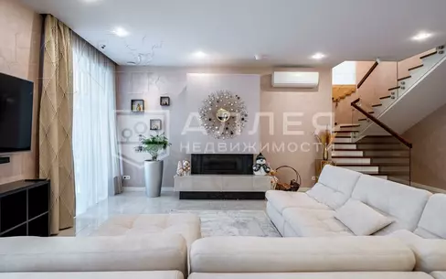 2-этажный коттедж 240 м² с отделкой