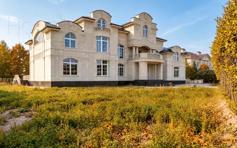 3-этажный коттедж 1 200 м² без отделки