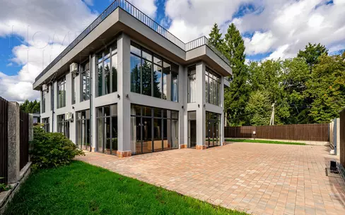 2-этажный коттедж 545 м² с отделкой