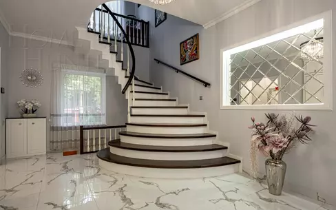 3-этажный коттедж 610 м² с отделкой