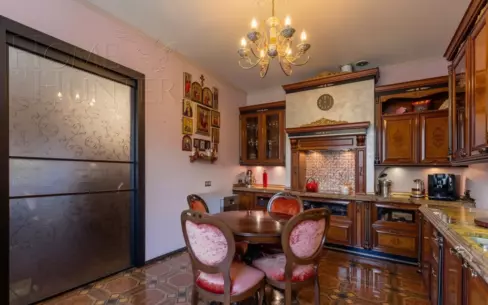 4-КОМН. КВАРТИРА С ОТДЕЛКОЙ 146 М² НА 3 ЭТАЖЕ