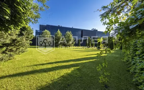 3-этажный коттедж 2 300 м² с отделкой