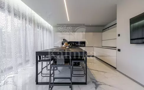 3-этажный коттедж 2 300 м² с отделкой