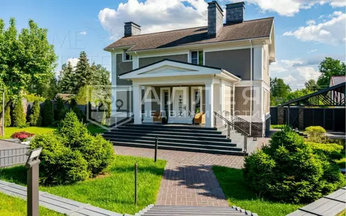 3-этажный коттедж 327 м² с отделкой