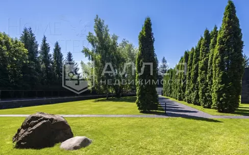 3-этажный коттедж 2 300 м² с отделкой