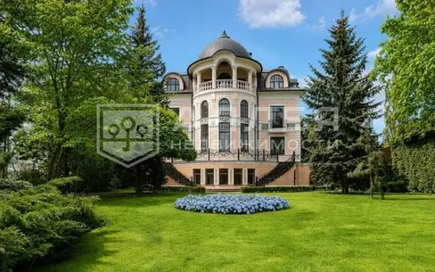 4-этажный коттедж 776 м² с отделкой