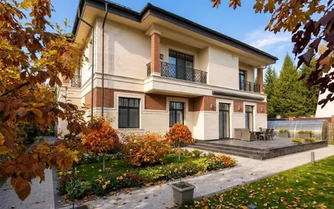 3-этажный коттедж 560 м² с отделкой