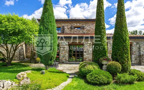 2-этажный коттедж 1 500 м² с отделкой