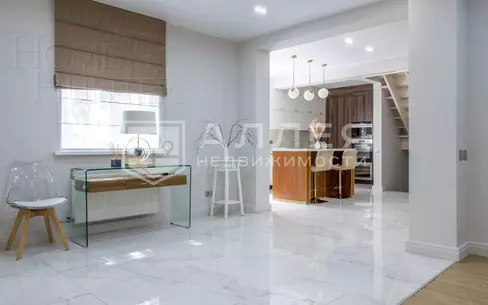 3-этажный коттедж 285 м² с отделкой
