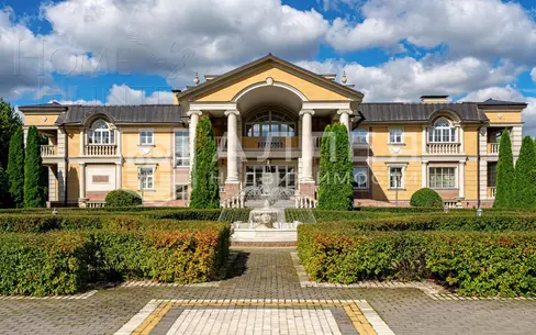 2-этажный коттедж 2 800 м² с отделкой