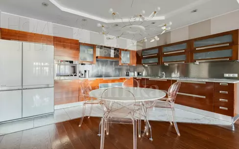 5-КОМН. КВАРТИРА С ОТДЕЛКОЙ 140 М² НА 6 ЭТАЖЕ