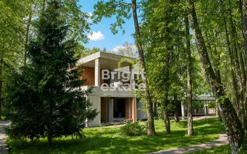 2-этажный коттедж 1 300 м² без отделки
