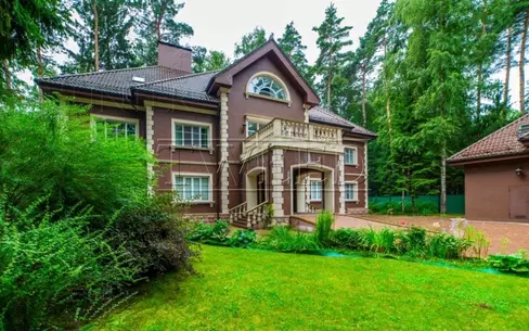 4-этажный коттедж 850 м² с отделкой