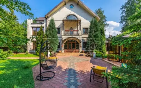 4-этажный коттедж 520 м² с отделкой