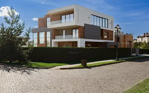 3-этажный коттедж 920 м² с отделкой