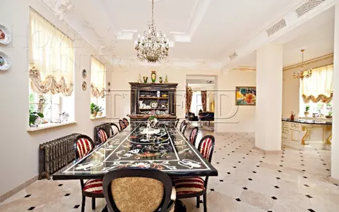 4-этажный коттедж 800 м² с отделкой