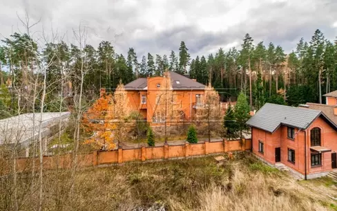 3-этажный коттедж 1 100 м² без отделки