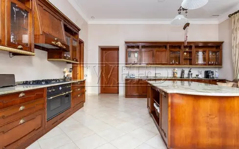 3-этажный коттедж 1 150 м² с отделкой