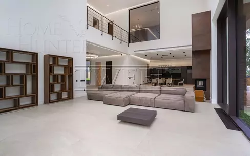 3-этажный коттедж 1 250 м² с отделкой