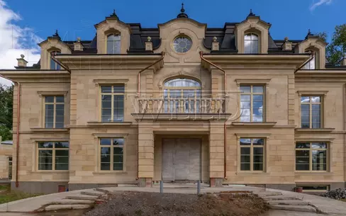 3-этажный коттедж 1 900 м² без отделки