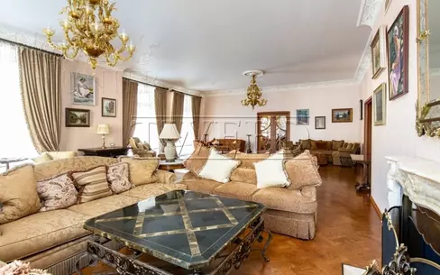 3-этажный коттедж 1 150 м² с отделкой