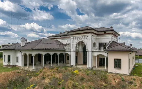 2-этажный коттедж 2 000 м² без отделки