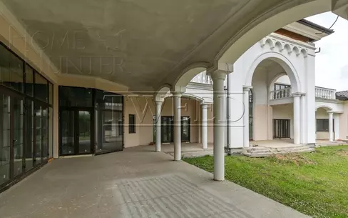 2-этажный коттедж 2 000 м² без отделки